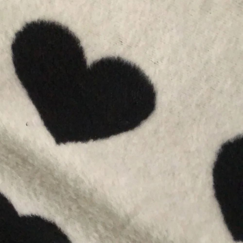 Docofil Black HEARTs Throw Blanket